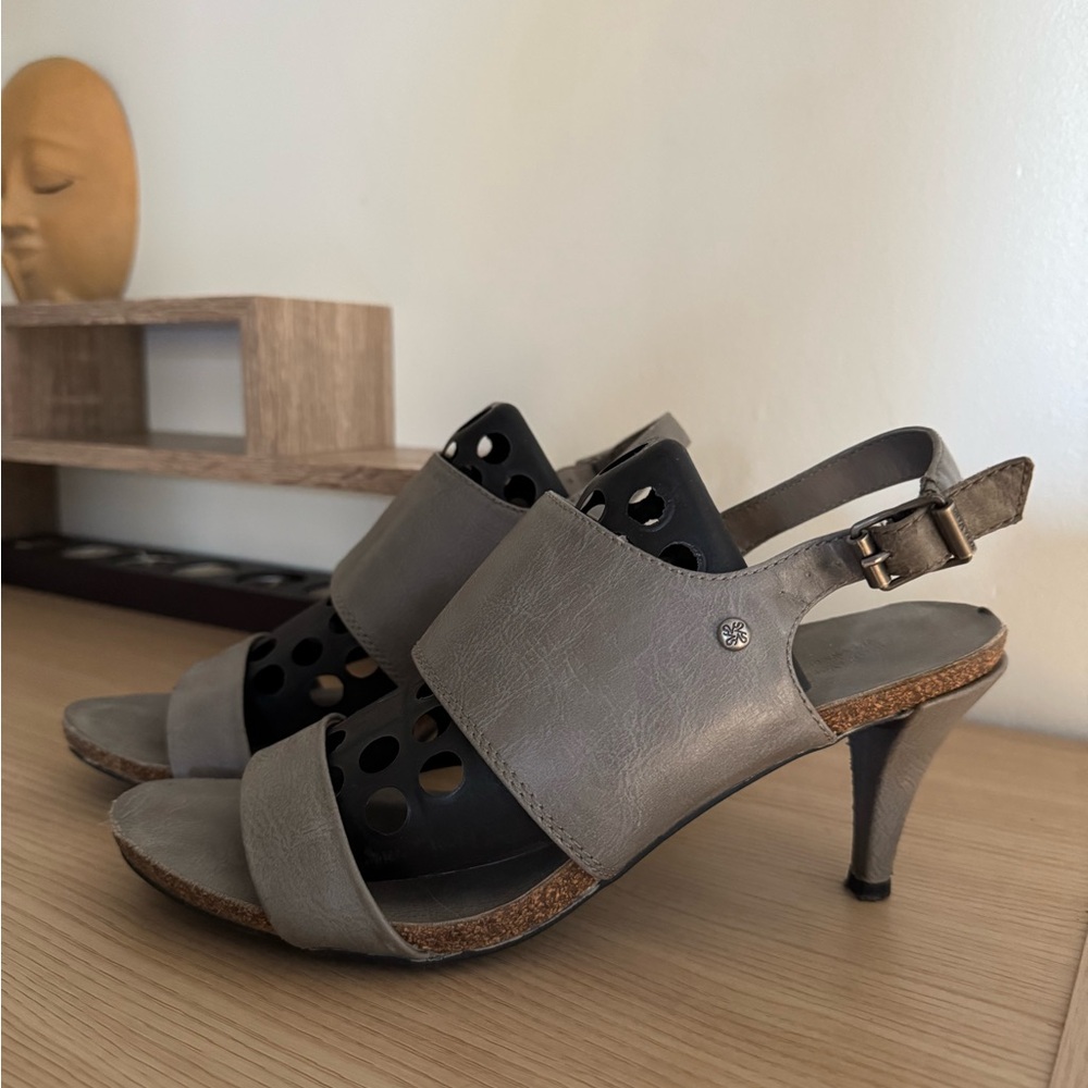 Simply Vera Heels